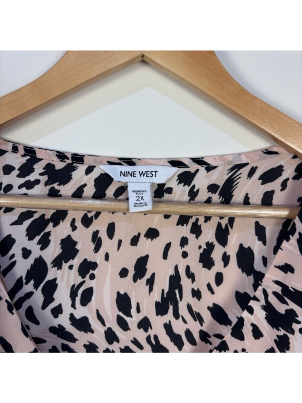 Nine West Womens Plus 2X Sleeveless Blouse Pink Black Animal Print V-neck Lined - Picture 4 of 16